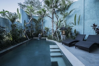 ヴィラ タナ カリク