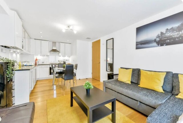 リトル コーナー オブ ブリス イン バスリンロンドン