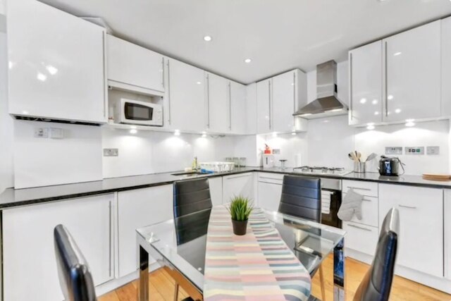 リトル コーナー オブ ブリス イン バスリンロンドン