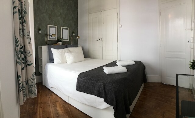 チャーミング フラット ウィズ グレート テラス ベスト ロケーション