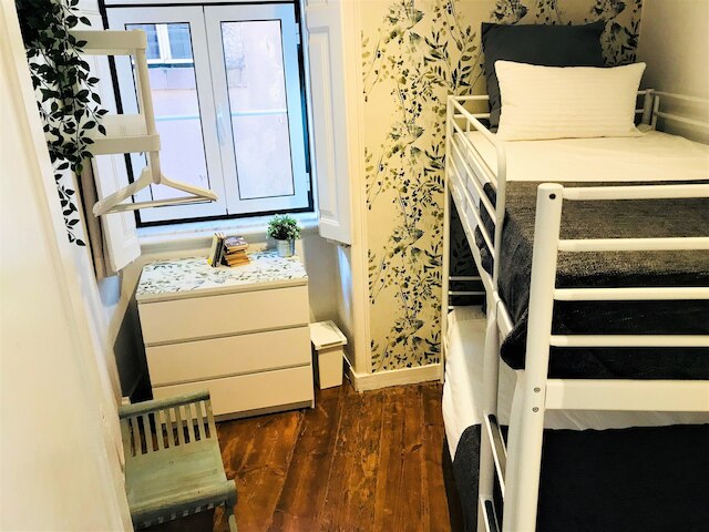 チャーミング フラット ウィズ グレート テラス ベスト ロケーション