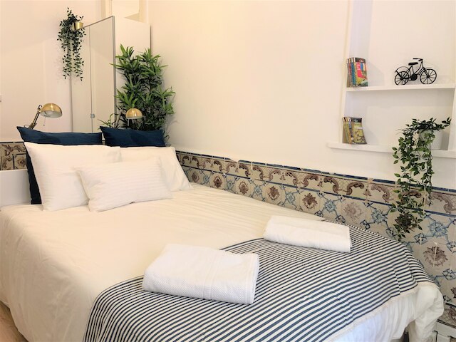 ビューティフル フラット ウィズ バルコニー & グレート ロケーション