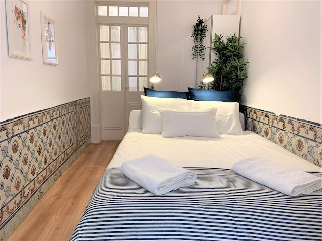 ビューティフル フラット ウィズ バルコニー & グレート ロケーション