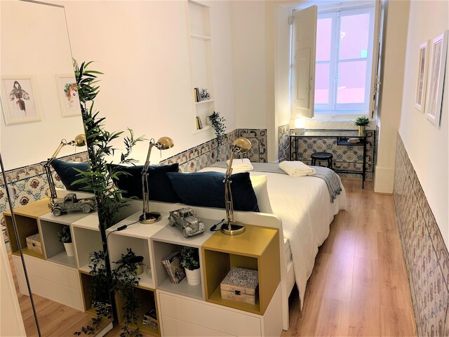 ビューティフル フラット ウィズ バルコニー & グレート ロケーション