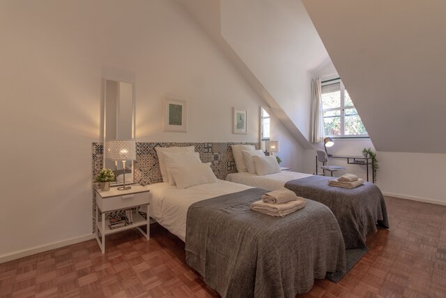 ビューティフル フラット ウィズ バルコニー & グレート ロケーション