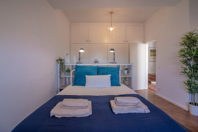 ビューティフル フラット ウィズ バルコニー & グレート ロケーション