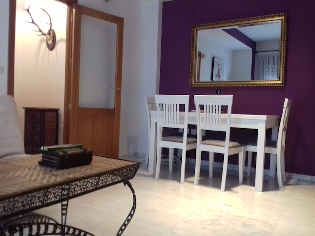 デラックス センター アパート ウィズ パーキング