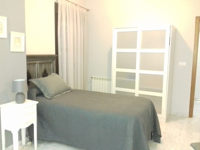 デラックス センター アパート ウィズ パーキング