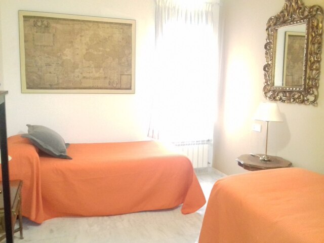 デラックス センター アパート ウィズ パーキング