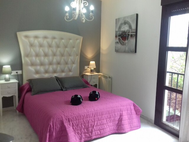 デラックス センター アパート ウィズ パーキング