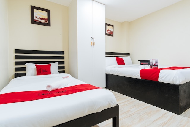 レッドドアーズ @ ユニバーシティ ベルト マニラ