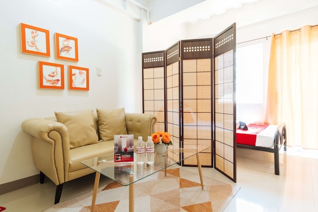 レッドドアーズ @ カッセル レジデンシーズ パラニャーケ