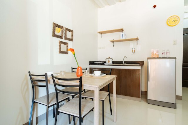 レッドドアーズ @ カッセル レジデンシーズ パラニャーケ