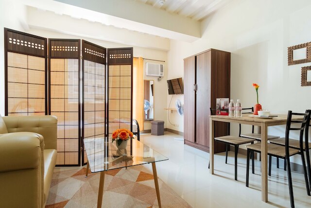 レッドドアーズ @ カッセル レジデンシーズ パラニャーケ