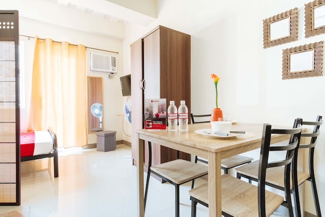 レッドドアーズ @ カッセル レジデンシーズ パラニャーケ