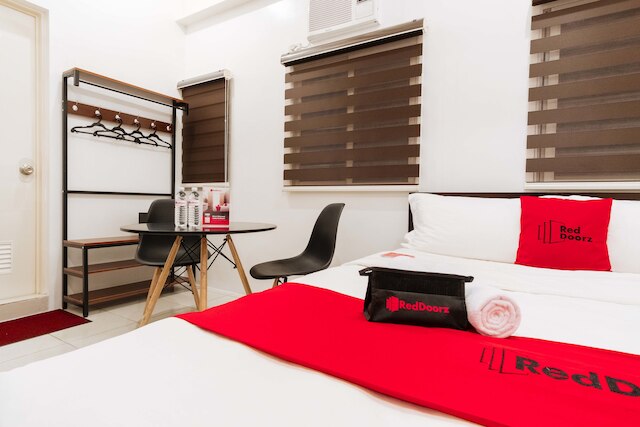 レッドドアーズ プラス ニア UST マニラ