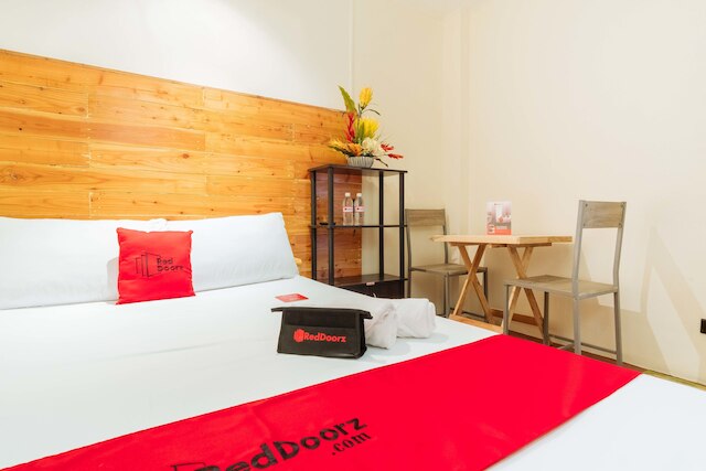 レッドドアーズ @ ヴィセンテ ストリート エスパーナ マニラ