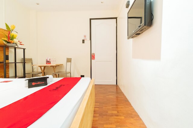 レッドドアーズ @ ヴィセンテ ストリート エスパーナ マニラ