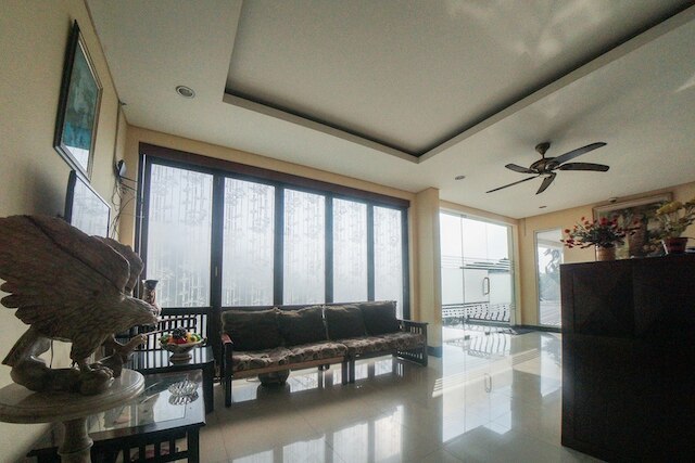 レッドドアーズ プラス ニア グリーン プラムカ スクエア モール