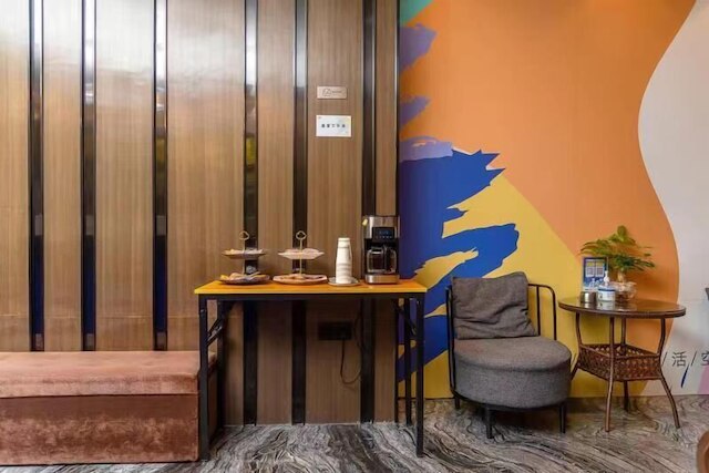 Z マックス ホテル (潮曼酒店)