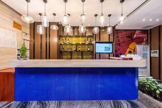 Z マックス ホテル (潮曼酒店)