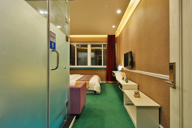 リユアン ビジネス ホテル (青島里院精品酒店)