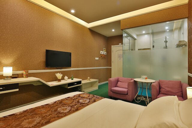 リユアン ビジネス ホテル (青島里院精品酒店)