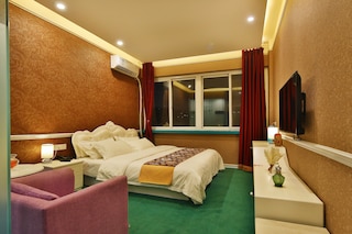 リユアン ビジネス ホテル (青島里院精品酒店)