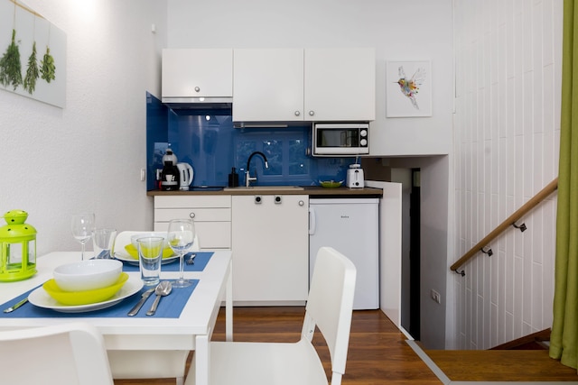 モコトゥフ コージー ハウス スタジオ