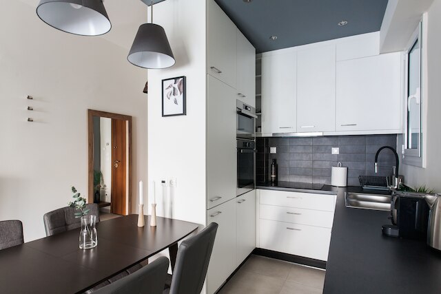 アップストリート チャーミング & コンフィー、ベッドルーム 2 室、アパートメント - アクロポリス