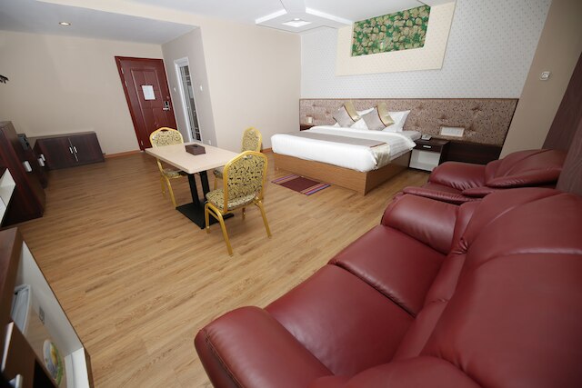 H プラス ホテル ヤンゴン