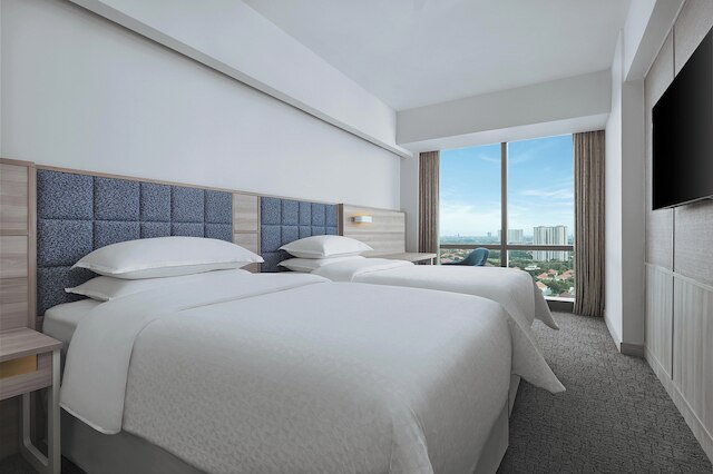 フォー ポインツ バイ シェラトン スラバヤ パクウォン インダー