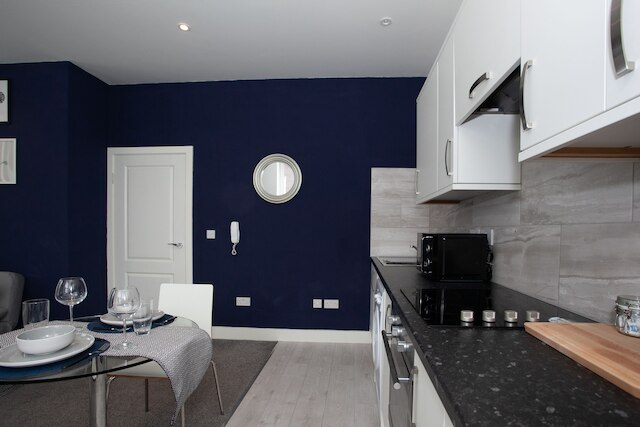 クロス ストリート ブティック アパートメント