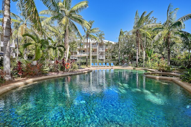 トロピカル オアシス ニア ビーチ