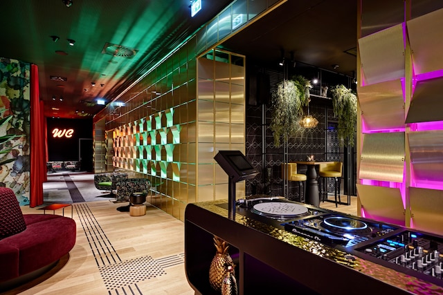 ミー アンド オール ホテル デュッセルドルフ オーバーカッセル バイ ハイアット