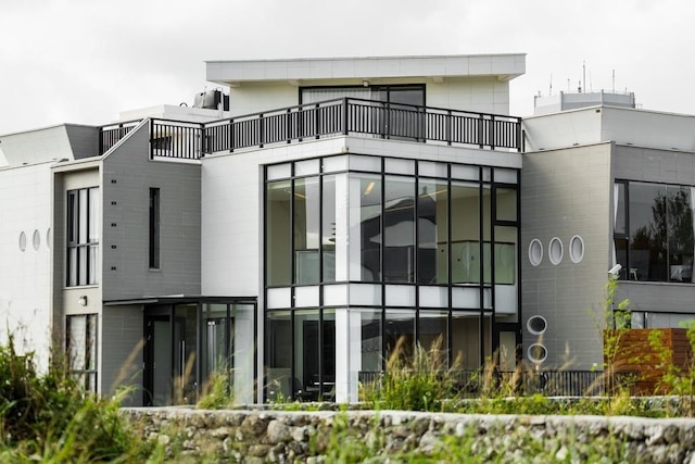 アイ メイ ホームステイ (艾美民宿)