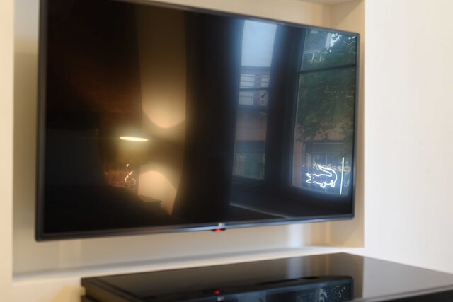 ロンドン ナイツブリッジにある広々としたモダンなベッドルーム 2 室のアパートメント