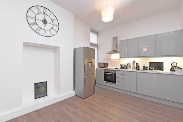 ロンドン ナイツブリッジにある広々としたモダンなベッドルーム 2 室のアパートメント