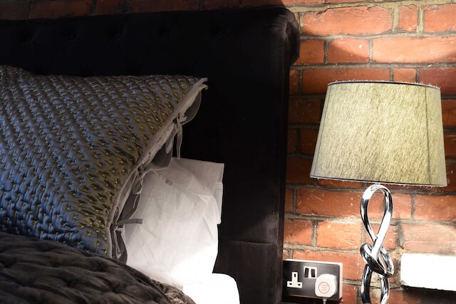 ロンドン ナイツブリッジにある広々としたモダンなベッドルーム 2 室のアパートメント