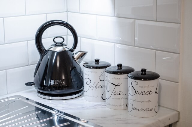 ロンドン ナイツブリッジにある広々としたモダンなベッドルーム 2 室のアパートメント