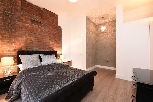 ロンドン ナイツブリッジにある広々としたモダンなベッドルーム 2 室のアパートメント