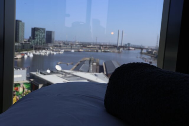 レアディセット アパートメンツ アット スタジアム