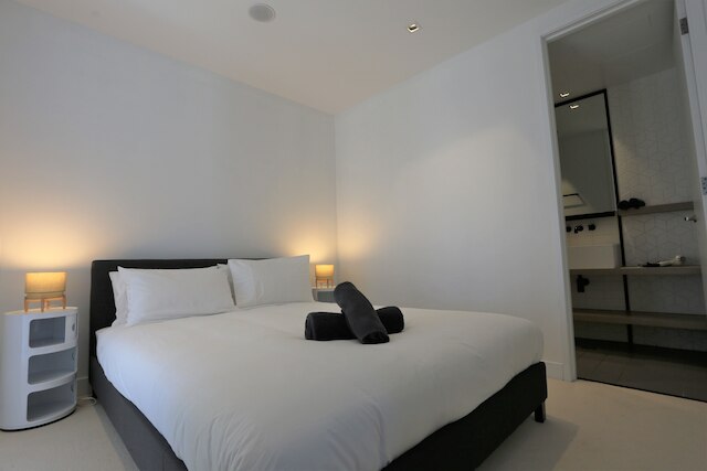 レアディセット アパートメンツ アット スタジアム