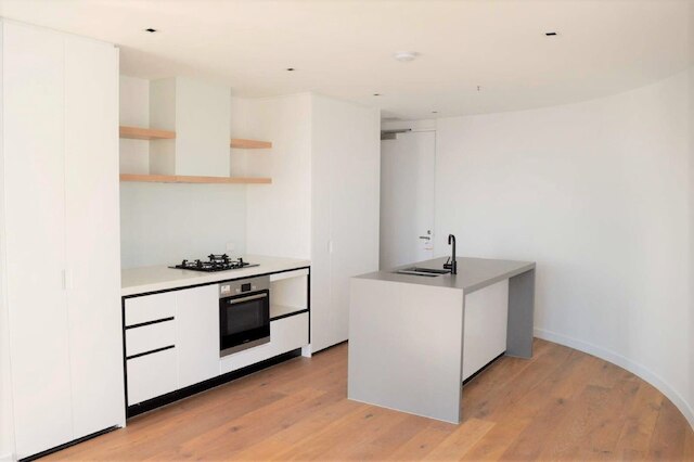 レアディセット アパートメンツ アット スタジアム