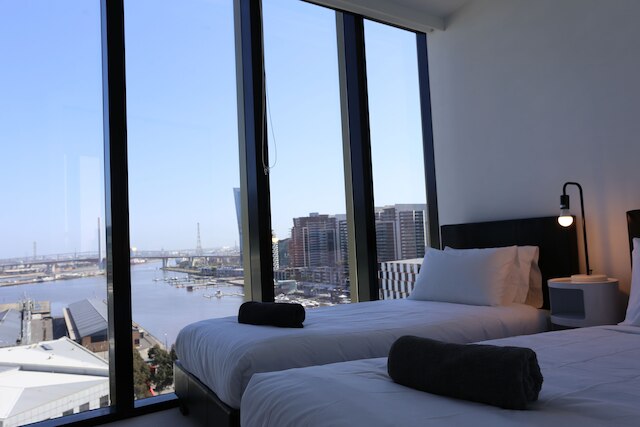 レアディセット アパートメンツ アット スタジアム