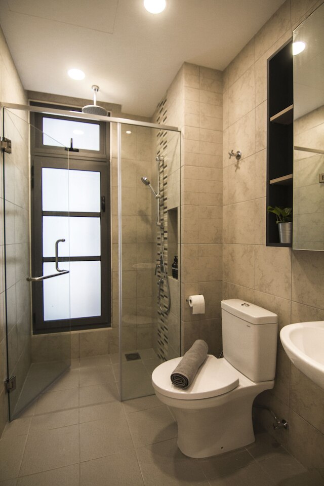 ザ ロバートソン、ホームズ アジアン