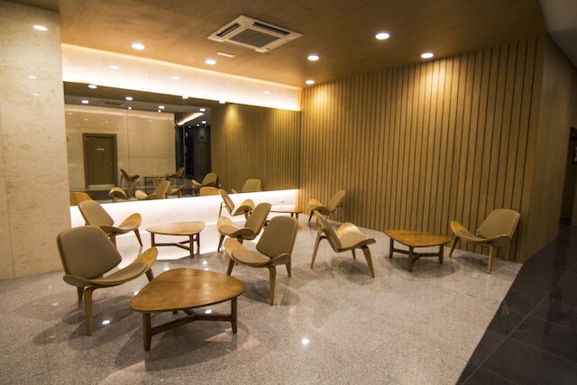 ザ ロバートソン、ホームズ アジアン