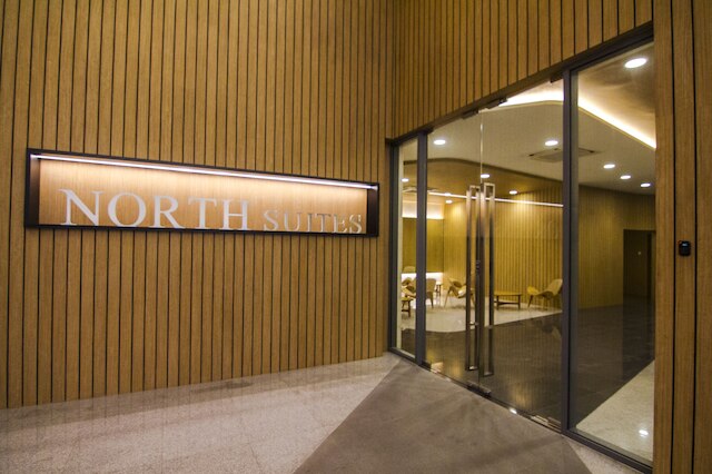 ザ ロバートソン、ホームズ アジアン