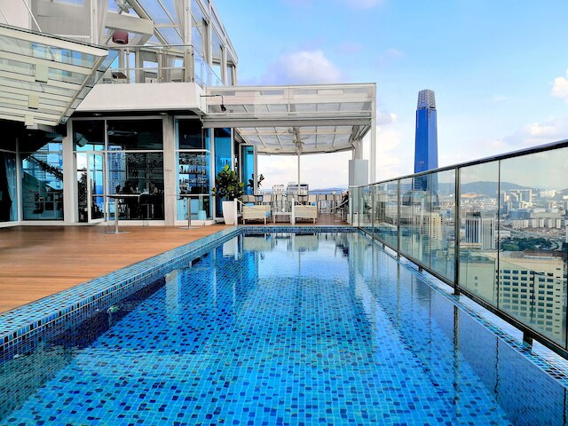 ヴィダ、ホームズ アジアン