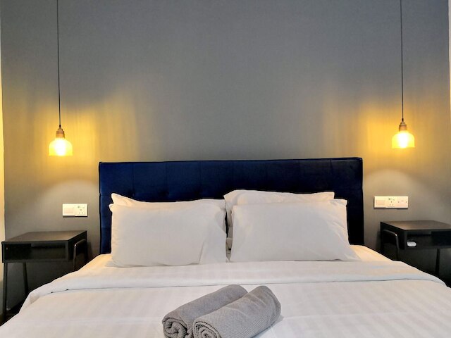 ヴィダ、ホームズ アジアン